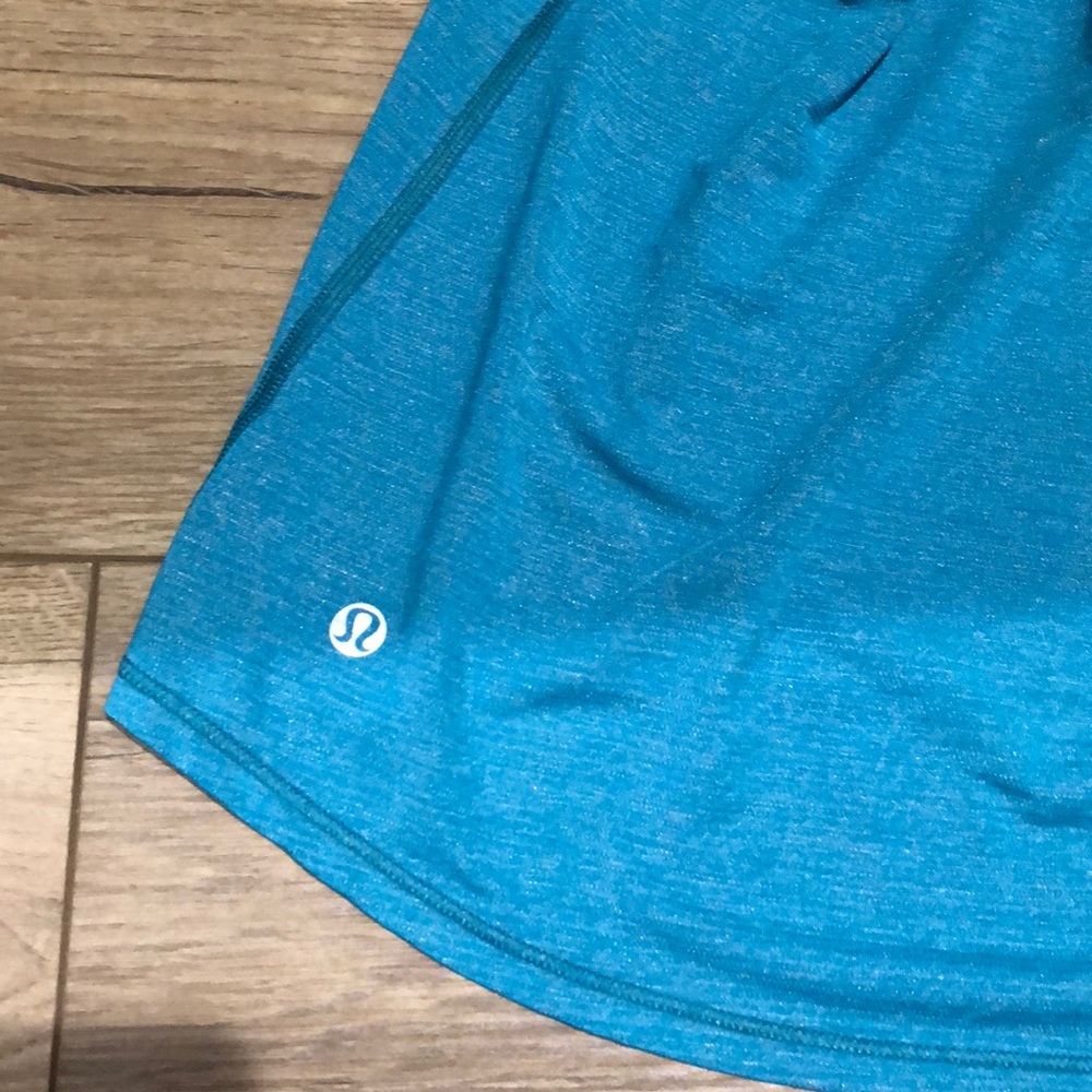 Lululemon Racerback Tank. Size 4 - Picture 5 of 6